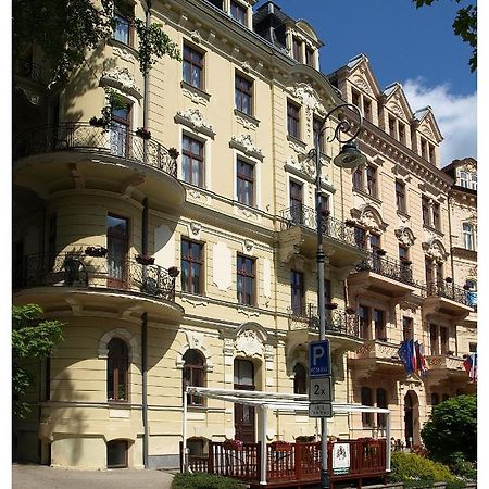 Spa Hotel Cajkovskij การ์โลวีวารี ภายนอก รูปภาพ