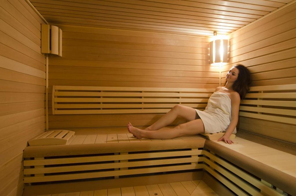 Spa Hotel Cajkovskij การ์โลวีวารี ภายนอก รูปภาพ