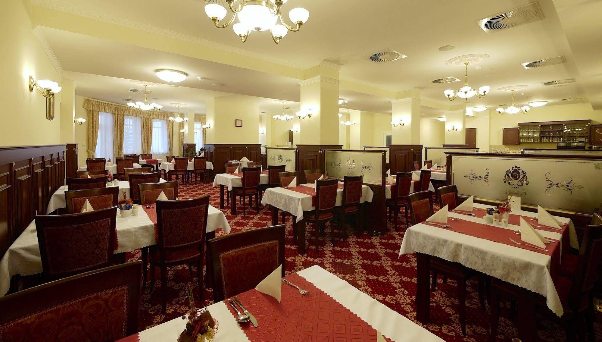 Spa Hotel Cajkovskij การ์โลวีวารี ภายนอก รูปภาพ