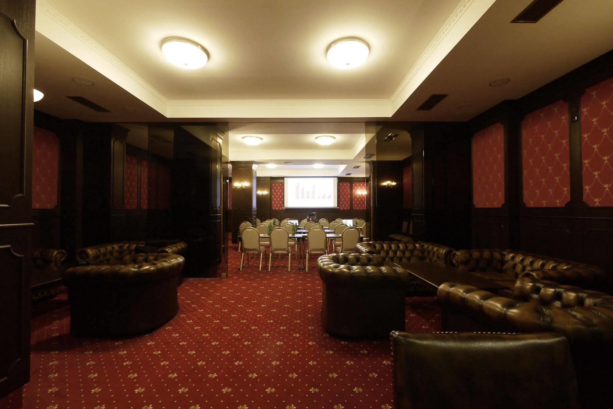 Spa Hotel Cajkovskij การ์โลวีวารี ภายนอก รูปภาพ