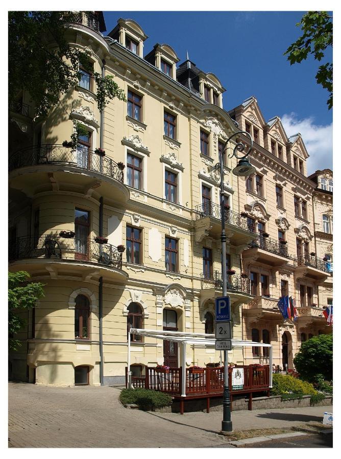 Spa Hotel Cajkovskij การ์โลวีวารี ภายนอก รูปภาพ