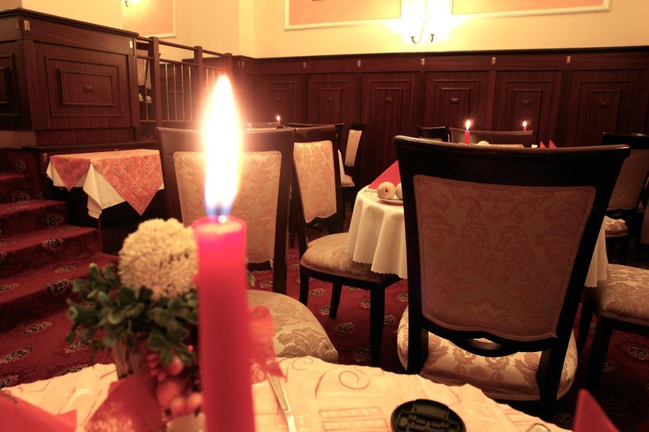 Spa Hotel Cajkovskij การ์โลวีวารี ภายนอก รูปภาพ