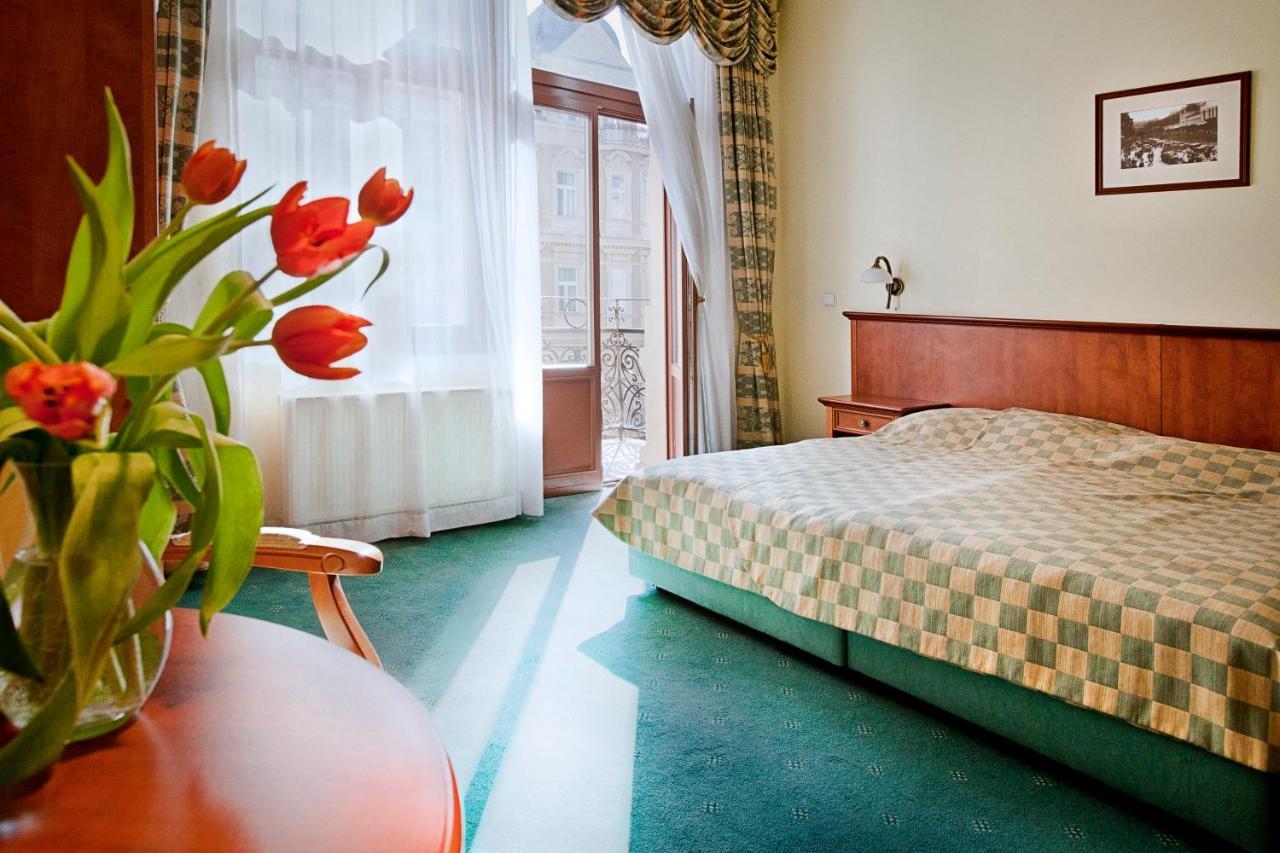 Spa Hotel Cajkovskij การ์โลวีวารี ภายนอก รูปภาพ