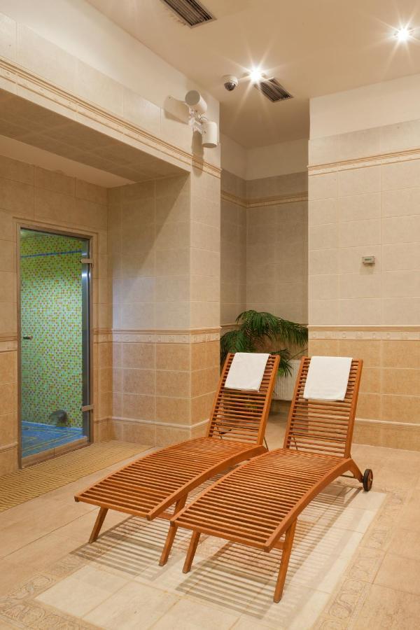 Spa Hotel Cajkovskij การ์โลวีวารี ภายนอก รูปภาพ