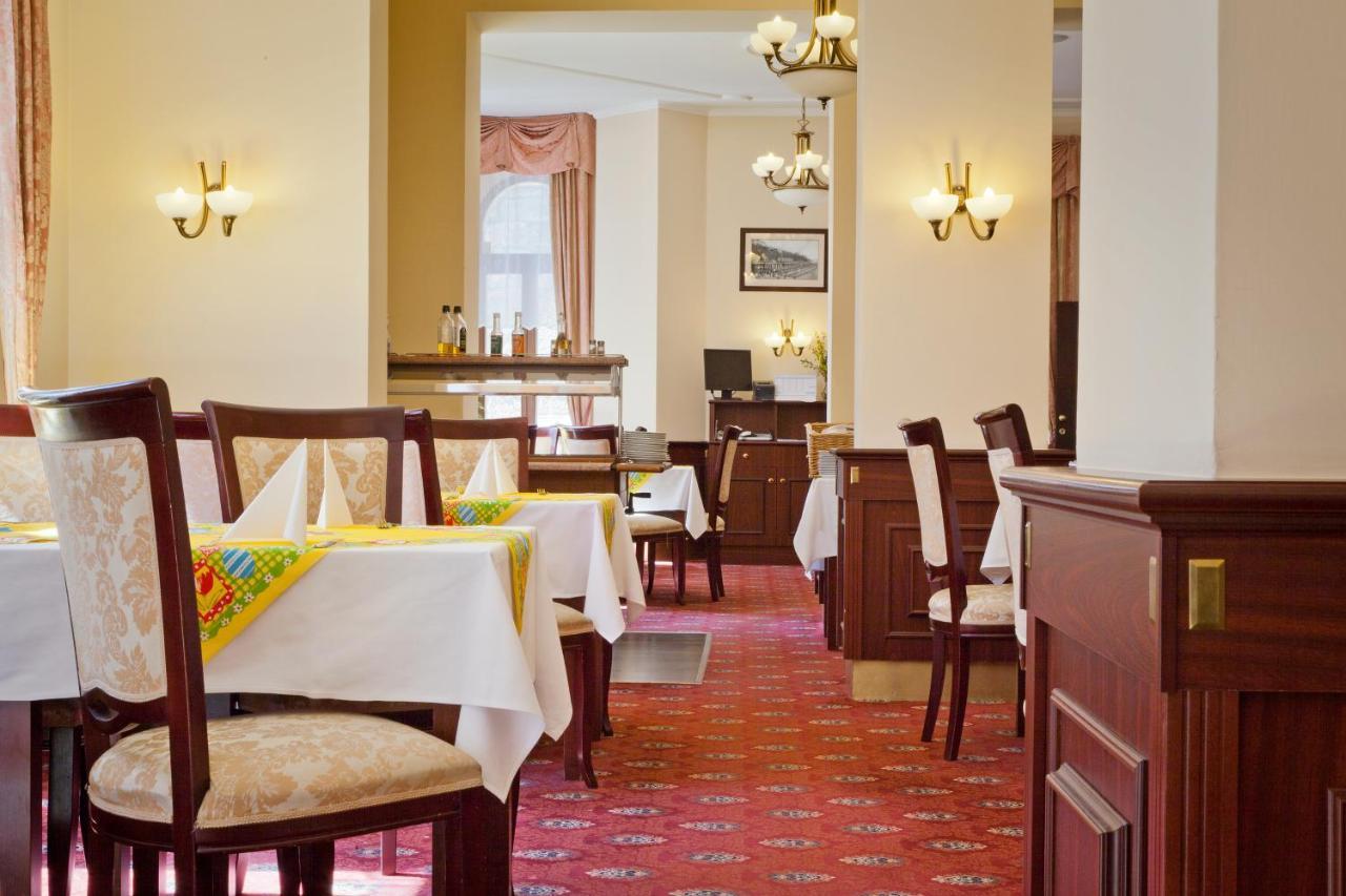 Spa Hotel Cajkovskij การ์โลวีวารี ภายนอก รูปภาพ