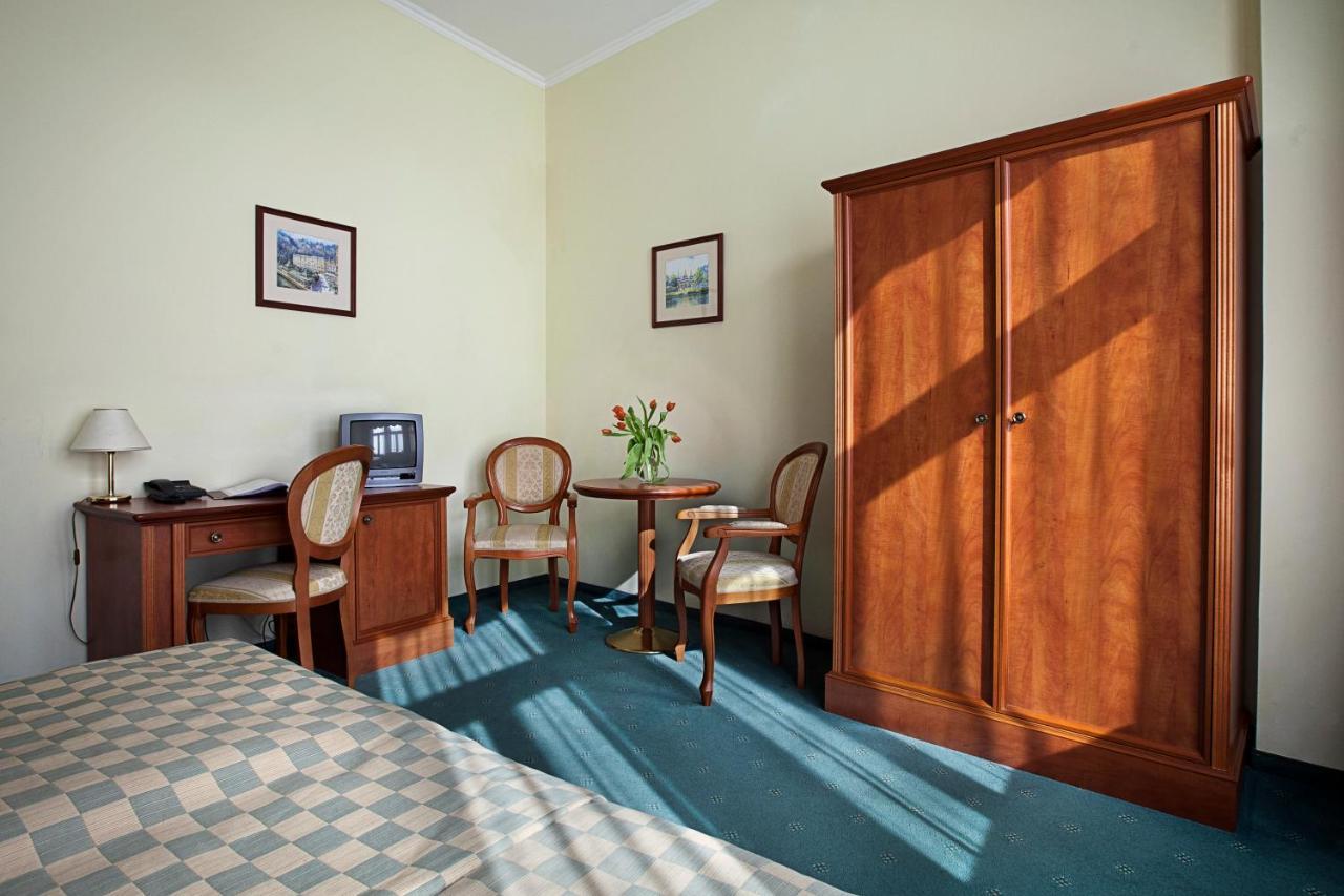 Spa Hotel Cajkovskij การ์โลวีวารี ภายนอก รูปภาพ